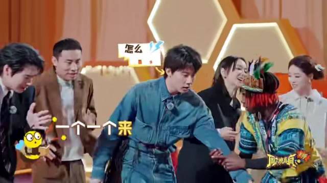 外国友人教跳舞语言不通，综艺嘉宾累成小傻子