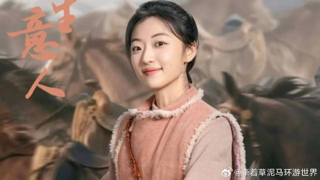 小伙用刀子划开竹子没想到里面露出的全是金砖和银砖