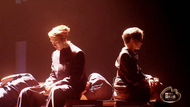 王嘉尔刘雨昕微博之夜MMAM舞台展现国际水准