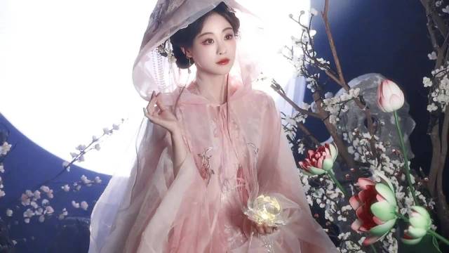 云鬓轻绾，芳华流转期待@祝绪丹Bambi 绝美舞台～礼绽东方万象迎春晚会