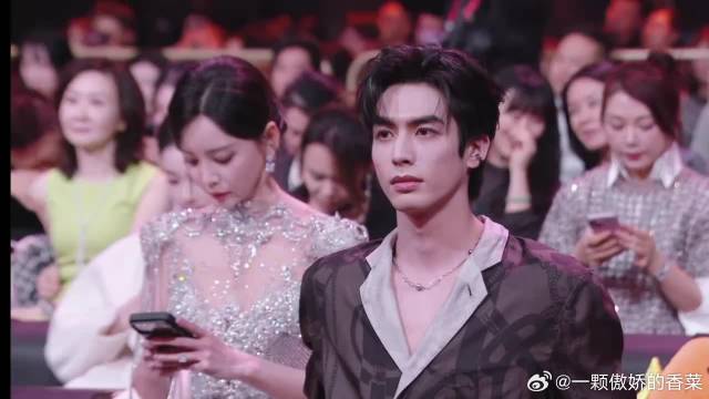 微博之夜直播内场男明星怼脸拍，看看谁的状态最扛打