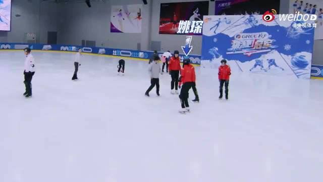 姚琛获惠若琪认证身高1米92，破冰团互动显友情