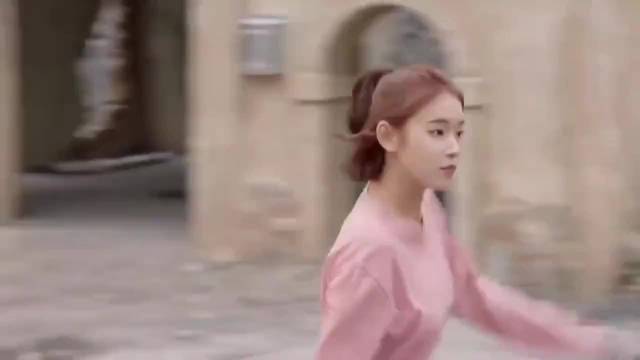 太阳的后裔 女医生们集体观看士兵跑步训练，有人吃醋！