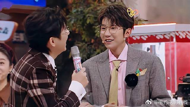 王源傻呼傻呼的！跟相亲对象见面直接夜跑，丞磊都看呆了