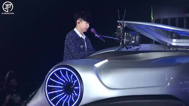 林俊杰张艺兴鸟巢重唱翅膀,九年音乐情谊温暖绽放