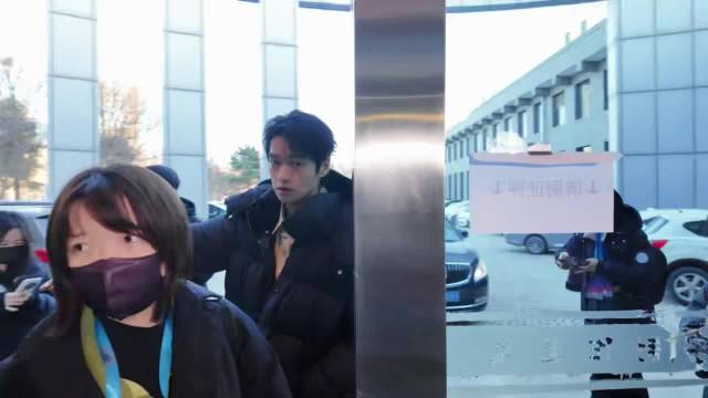 魏大勋舞台演绎中式美学惊艳网络视听盛典