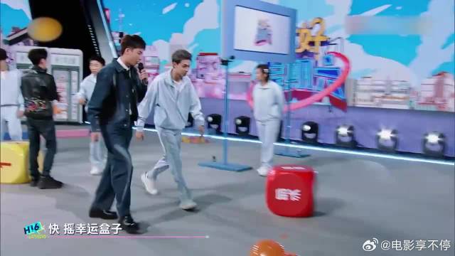 秦霄贤扔水球仅一个之差就要重头来，于文文激动大叫