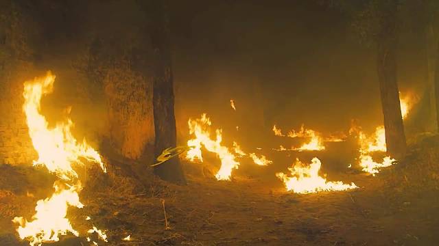 这机关有点夸张…有这技术在古代也能做个钢铁侠