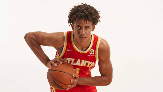 会投篮的西蒙斯？真正的鹰王已在阵中！