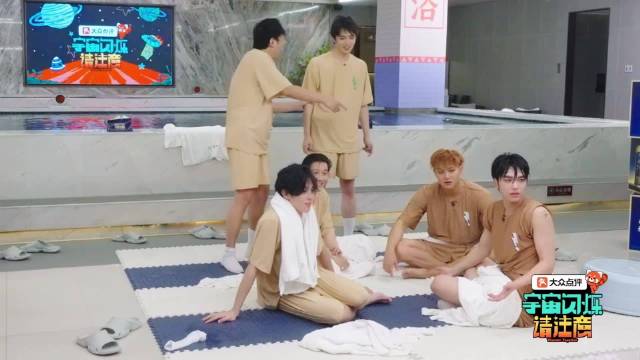 黄晓明邵子恒综艺上演影帝级逃脱，好人阵营内讧