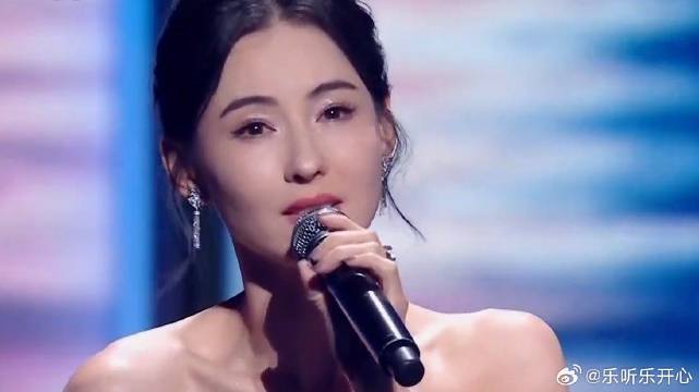 张柏芝、颜人中演唱《星语心愿》，俊男靓女组合，看着真是养眼