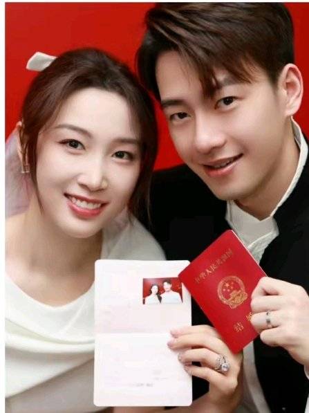 羽毛球名将王昶与钱天一惊喜领证，全力备战全英公开赛