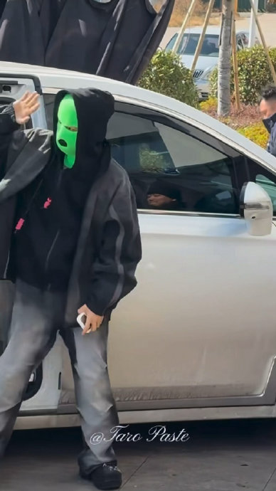 《碧血蝉》三位主演在直播中如何演绎角色间‘盟友兼对手’的复杂关系？