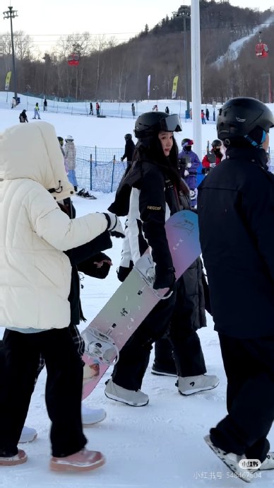 185+双顶流梦幻同框！林一苏翊鸣雪场相遇，网友直呼期待