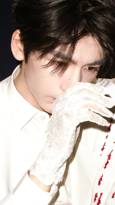 张凌赫VOGUE盛典“牵线”李沁陈哲远，热心市民又添名场面