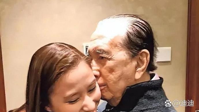 赌王何鸿燊家族的其他子女是否有进入演艺圈发展的例子？