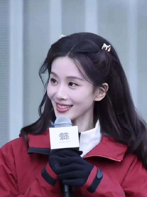 诗诗姐好萌好美啊，状态一直很好呢，期待新剧醉梦