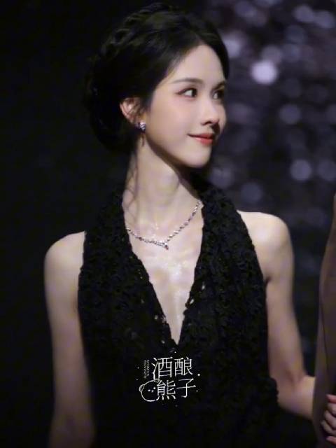 依旧美的轻松，嘟嘟女神就这样闪耀微博之夜！