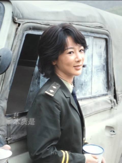 杨紫发文感悟生命，以白菊日记传递温暖