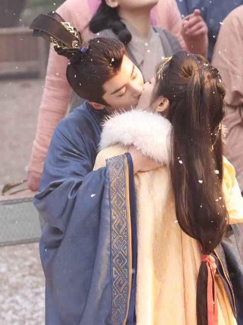 天惹，田曦薇闫桉好会吻的两个人，亲了一分钟