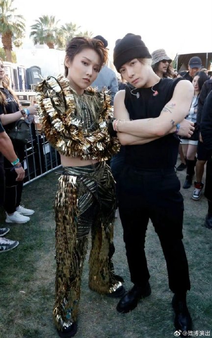 王嘉尔和刘雨昕在2026微博之夜的《MMAM》舞台有哪些具体细节被赞为国际水准？