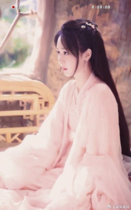 《香蜜沉沉烬如霜》中关于凤凰花的台词，与“凤凰花开两季”这个梗有什么关联？