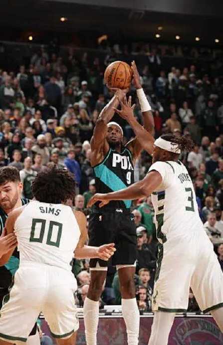 开拓者队核心球员杰拉米·格兰特在终结连败的比赛中表现如何？