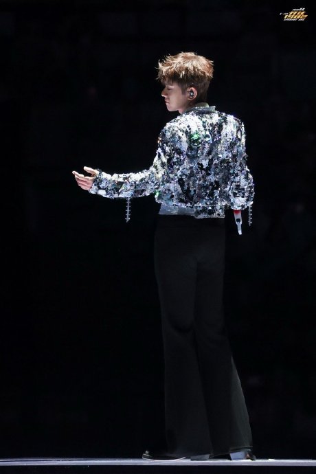 张杰十年后重唱《变形金刚》主题曲引泪崩，现场版被赞超越原版