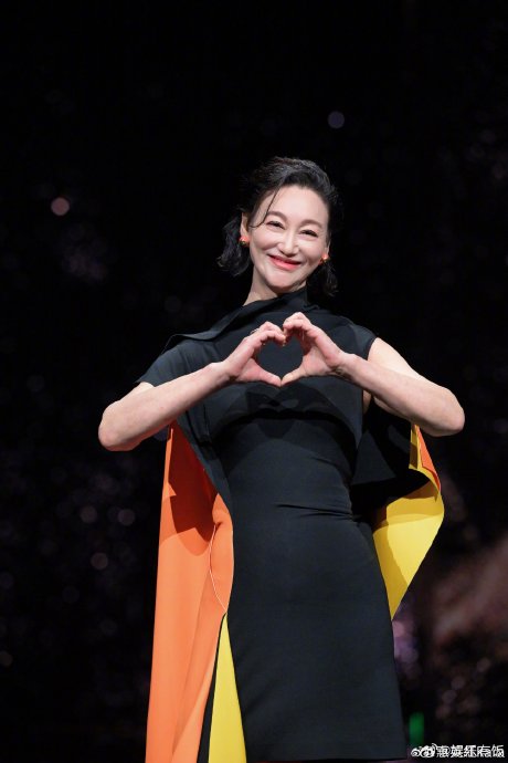 张凌赫幽默回应惠英红编号梗，提议合作演母子