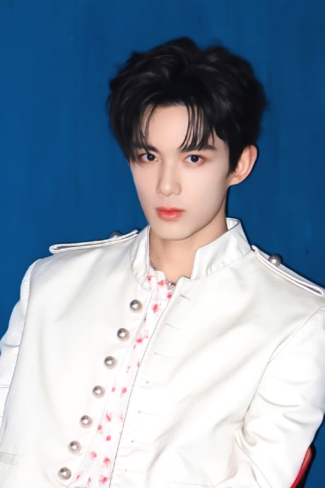 吴磊过去的影视形象与他这次爱豆造型的反差感有多大？