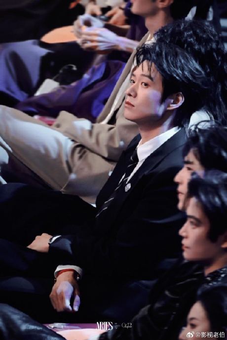 魏大勋在微博之夜和综艺中表现出的巨大反差为何能收获好评？