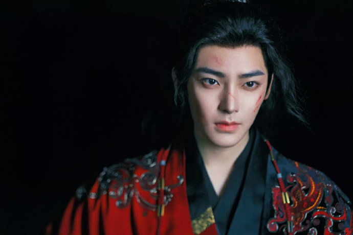 《雀骨》中侯明昊饰演的世子萧无衣有哪些性格反差？