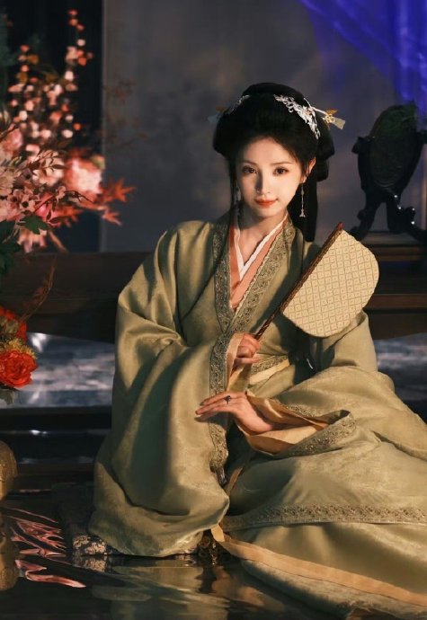 田曦薇在《嫁金钗》中饰演的角色与她以往形象有什么不同？