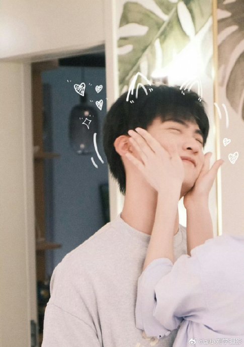 陈妍希颁奖礼甜蜜致谢搭档周柯宇：谢谢最好的‘礼物’！