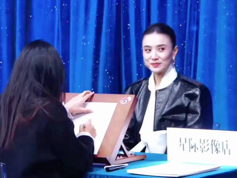 可可爱爱的萌花，净带着权威的脸做可爱事宋佳