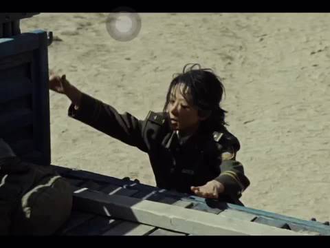 杨紫新剧化身掌姐扇弟，白菊飒爽闯无人区