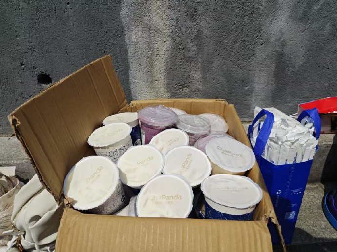 反差萌！红毯女神王玉雯对粉丝撒娇：奶茶是给我的吗？