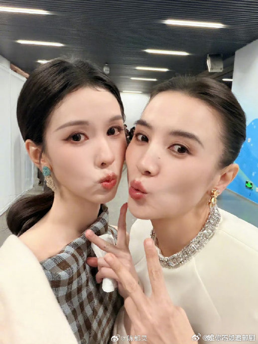 陈都灵和宋佳是从什么时候开始熟悉起来的？