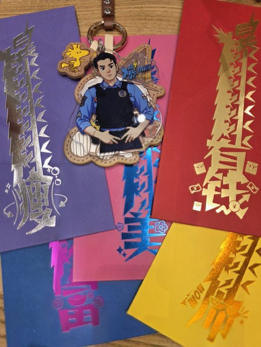 彭于晏收到电影爆水管官方周边，感谢粉丝1700天陪伴