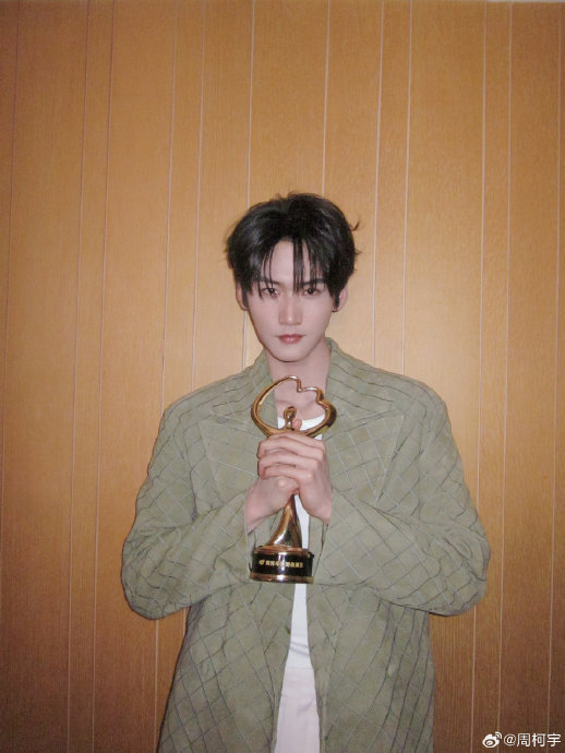 周柯宇在哪次采访中坦诚自己篮球技术不行？