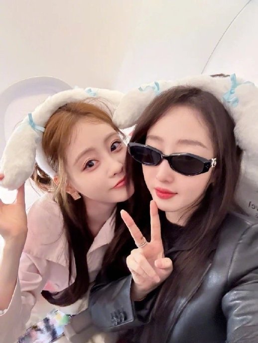 蒋梦婕晒与祝绪丹新春合照，幽默调侃保护姐妹美貌