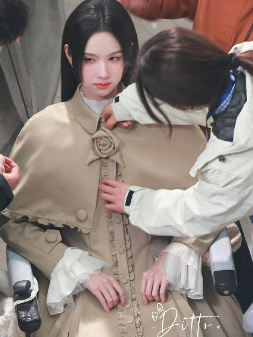 陈都灵白幼薇造型契合角色引爆2.3亿阅读