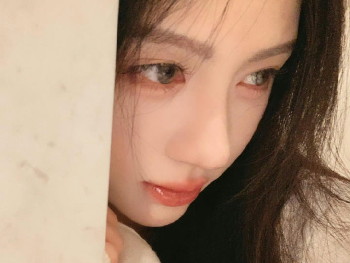 鞠婧祎这次INS更新引发了粉丝哪些有趣的二次创作？