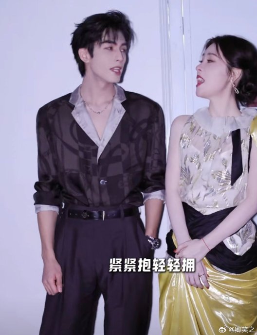 张碧晨和宋威龙这次合唱的默契和现场氛围为什么能引发网友热议？