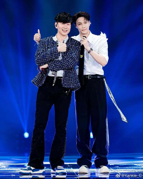 林俊杰在社交媒体上如何评价与张艺兴的这次合作？