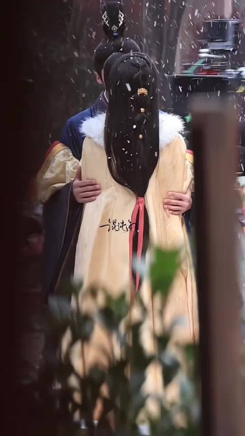 田曦薇闫桉《嫁金钗》首场雪中吻戏路透曝光