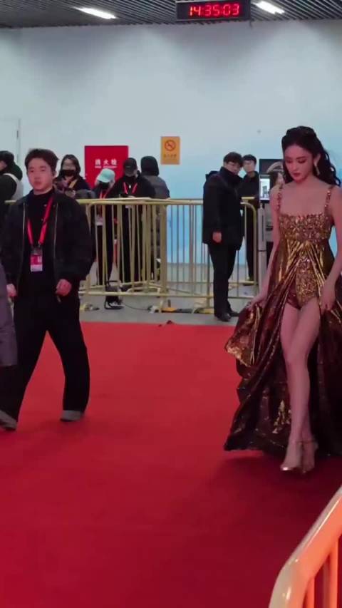 古力娜扎这颜值这身材内娱顶级