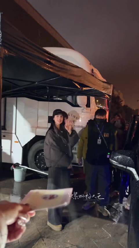 快12点才下班的宝 陈都灵白幼薇陈都灵今天也没变成玩偶呢今天也没变成玩偶呢