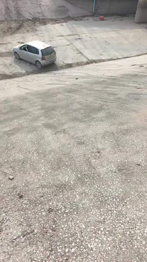 大众polo爬陡坡，比那些越野车都牛，旱地拔葱的感觉