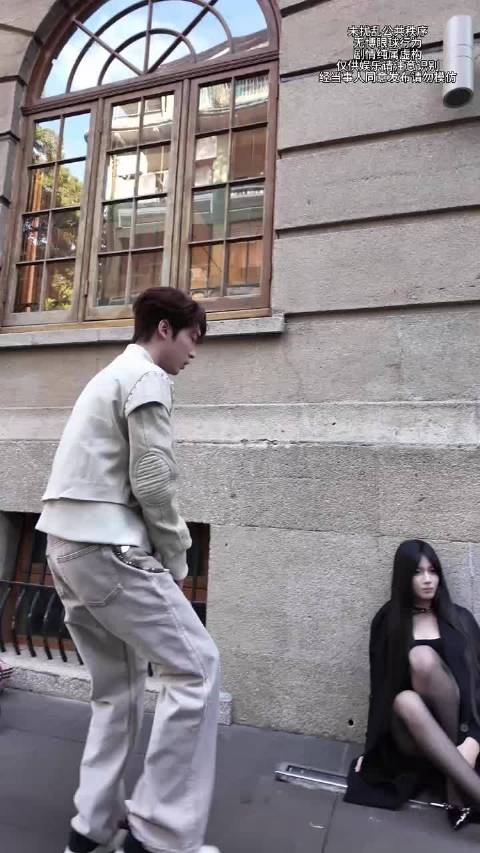 跨年出门炸街 随机折磨一位路人